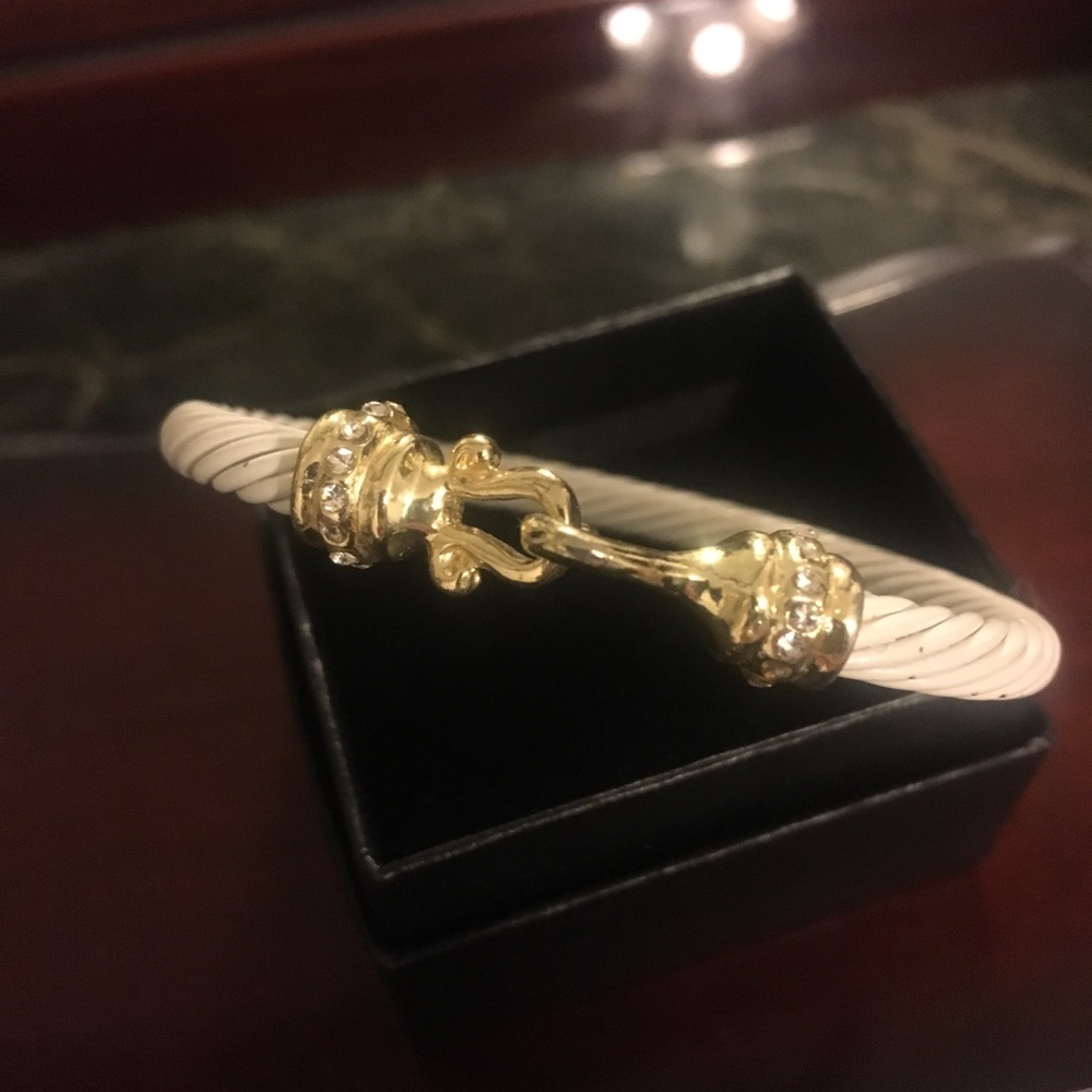Cable bracelet